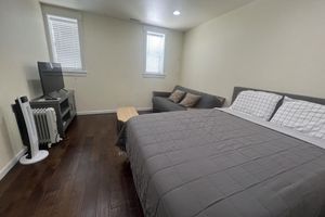 Alquiler Vacacional - Spacious 1 bedroom apartment <br>2 mins to shopping malls and restaurants