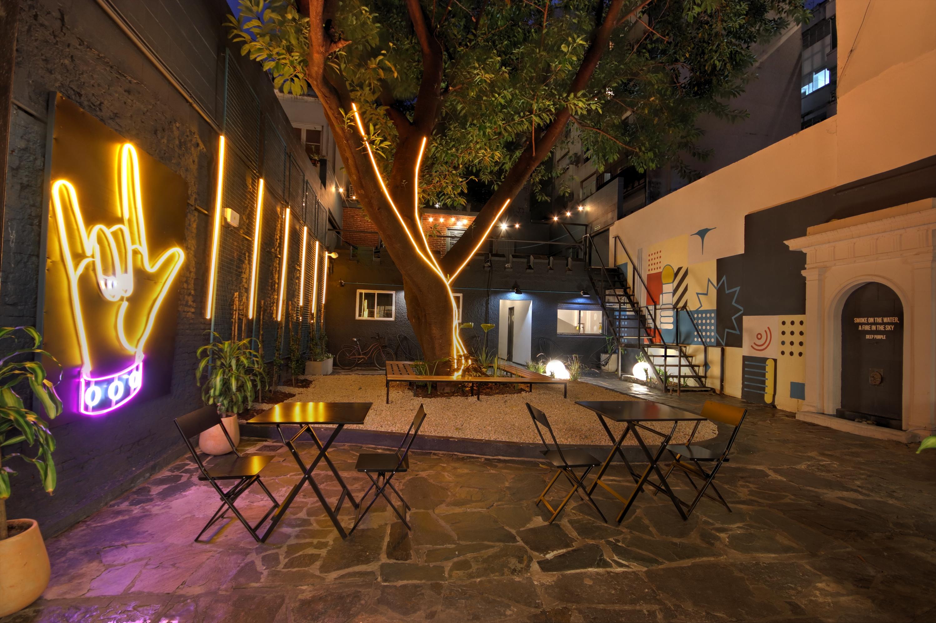 Vista Exterior Play Hostel Garden