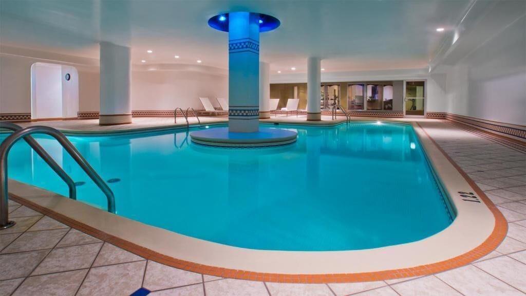 Vista Piscina Hotel Manoir Victoria