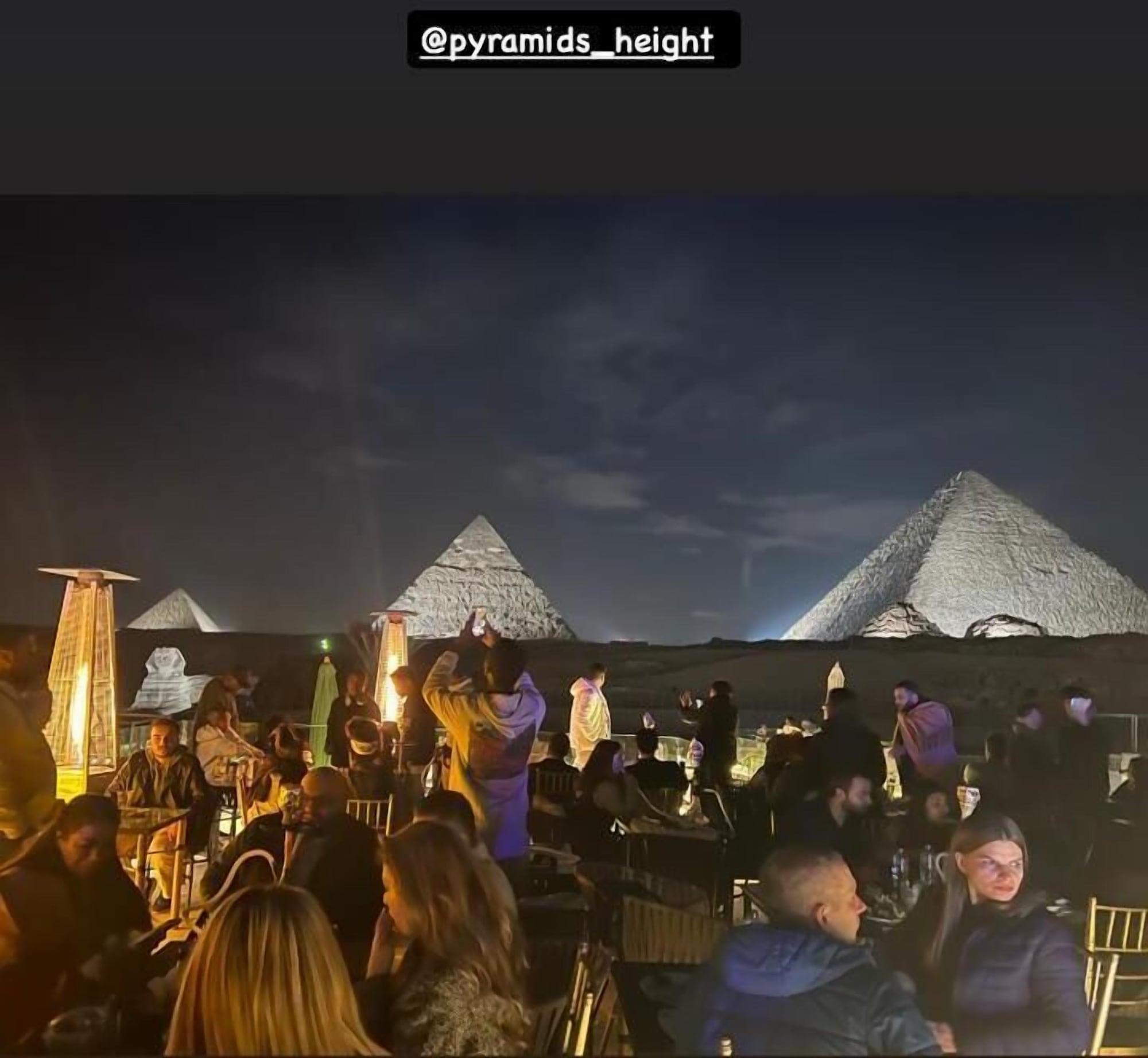 Restaurant Pyramids Height Hotel & Pyramids Master Scene Rooftop