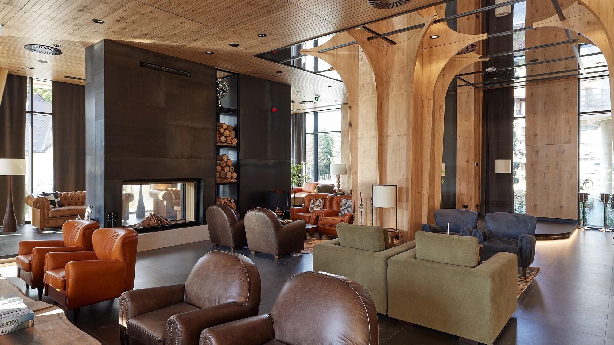 Vista Lobby Bor Hotel by Karisma
