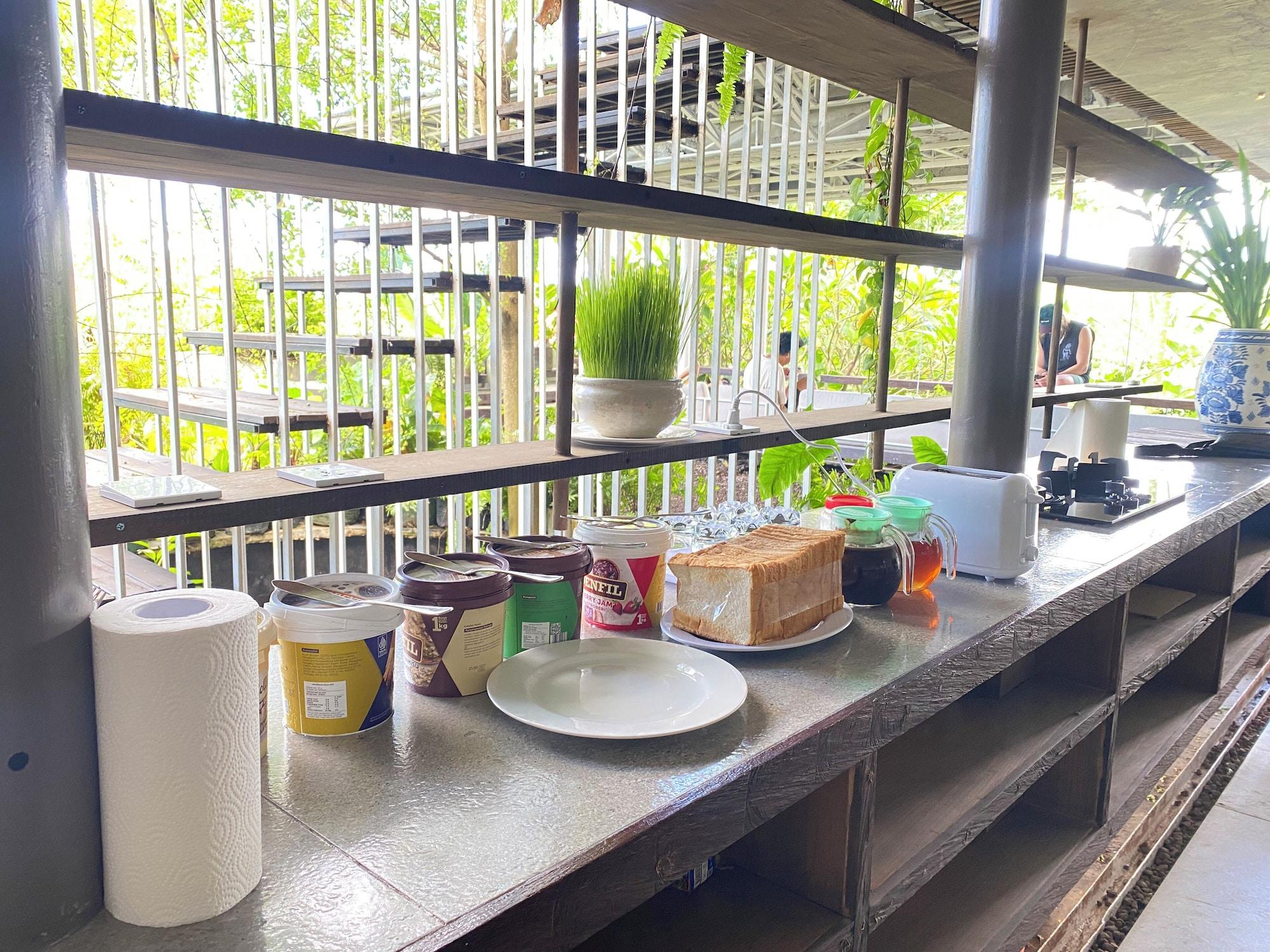 Restaurant The Hide Hostel at Canggu - Adults Only