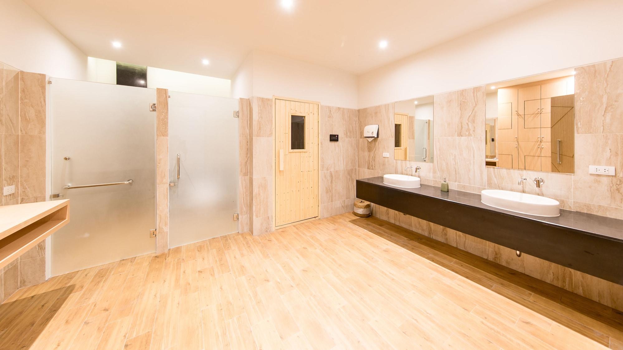 Gimnasio Crest Resort & Pool Villas
