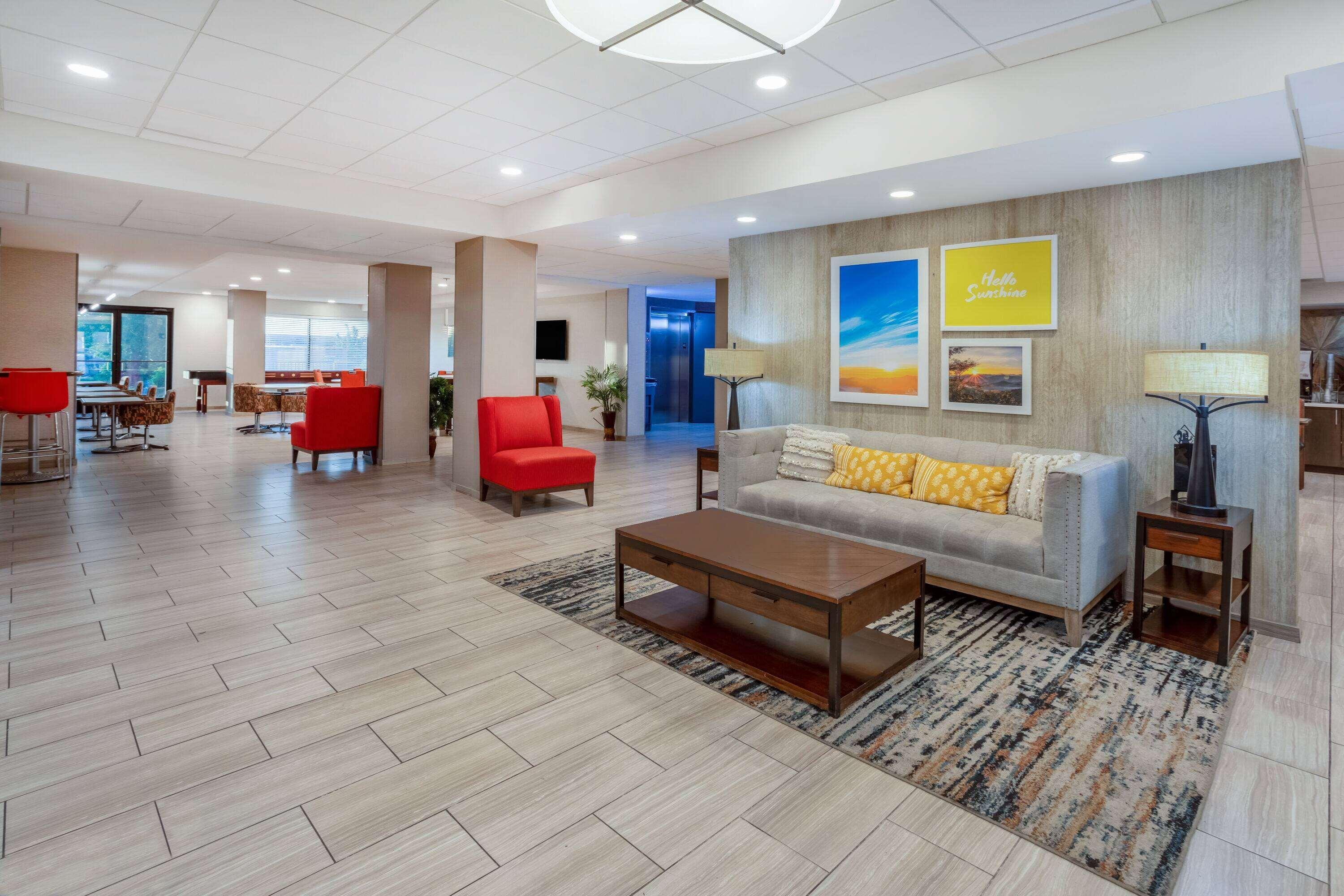 Vista Lobby Days Inn & Suites by Wyndham Denver International Airport