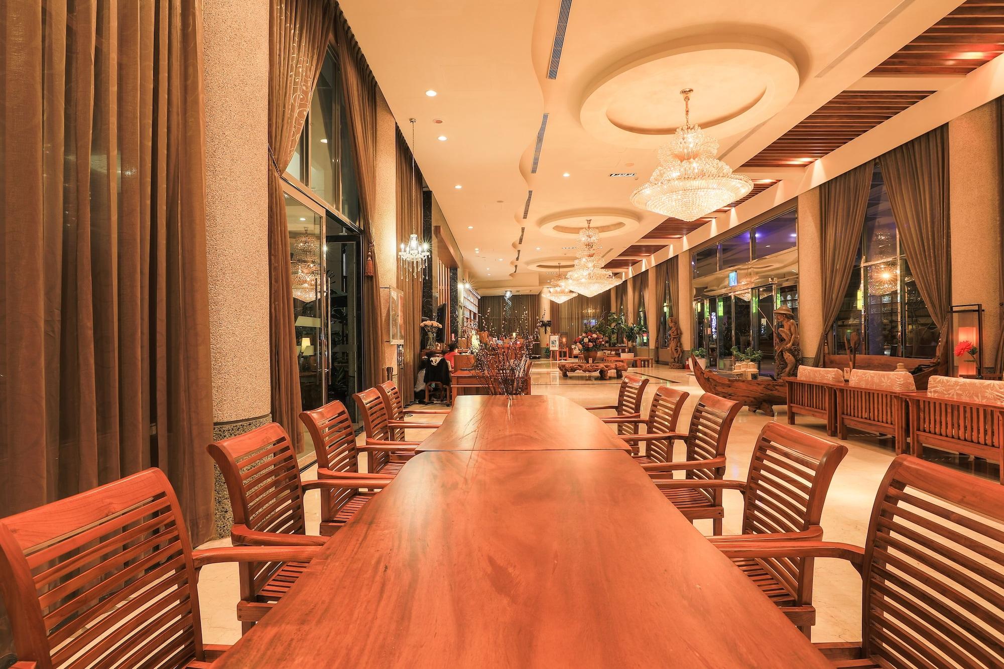 Vista Lobby YENTAI Hotel