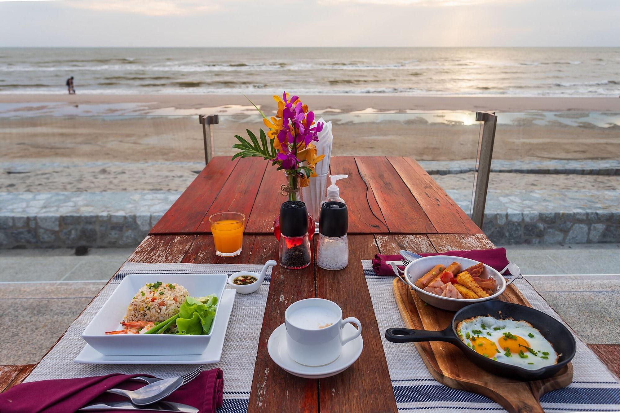 Restaurant Coral Tree Villa Huahin