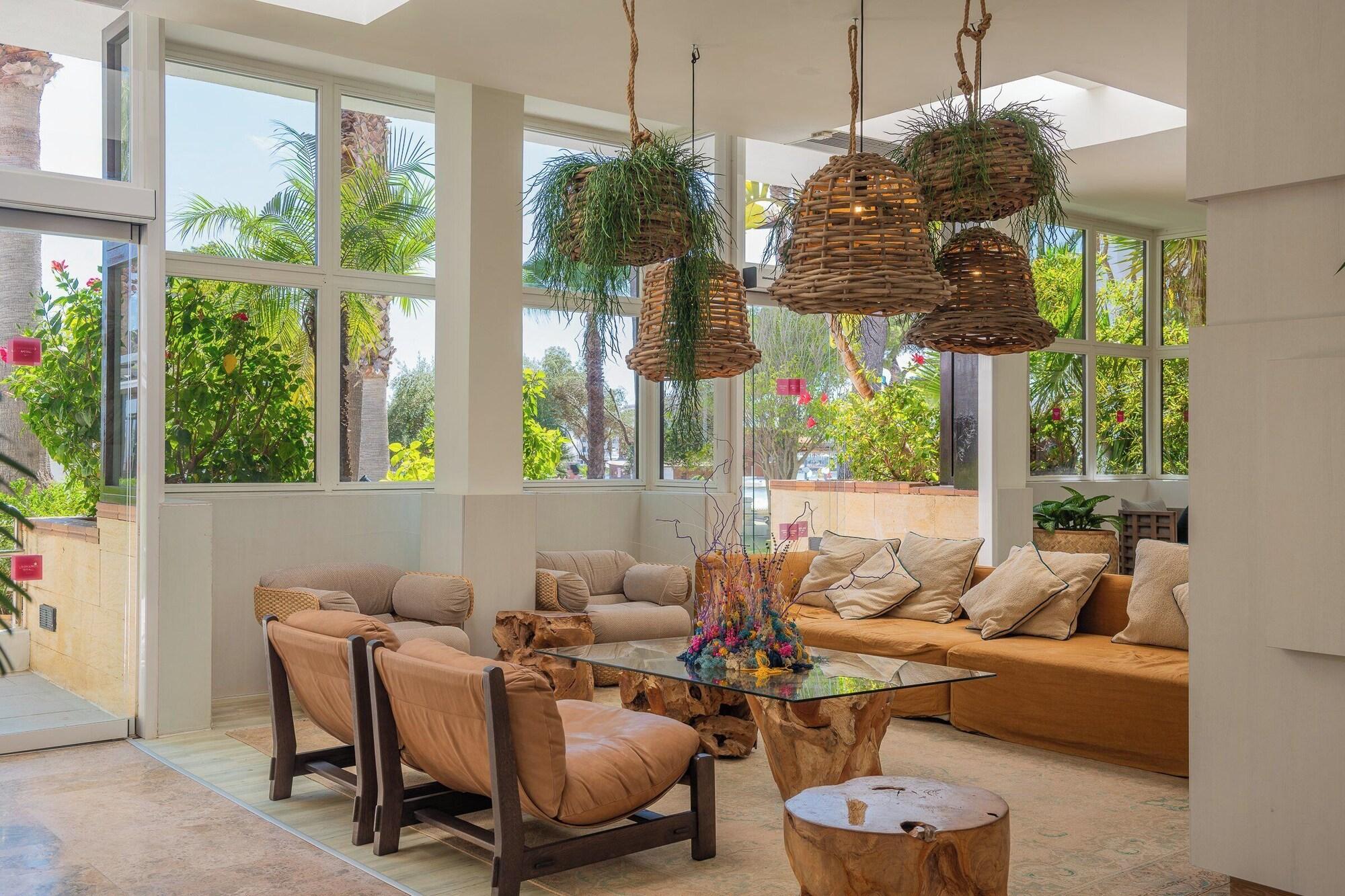 Vista Lobby Leonardo Royal Ibiza Santa Eulalia