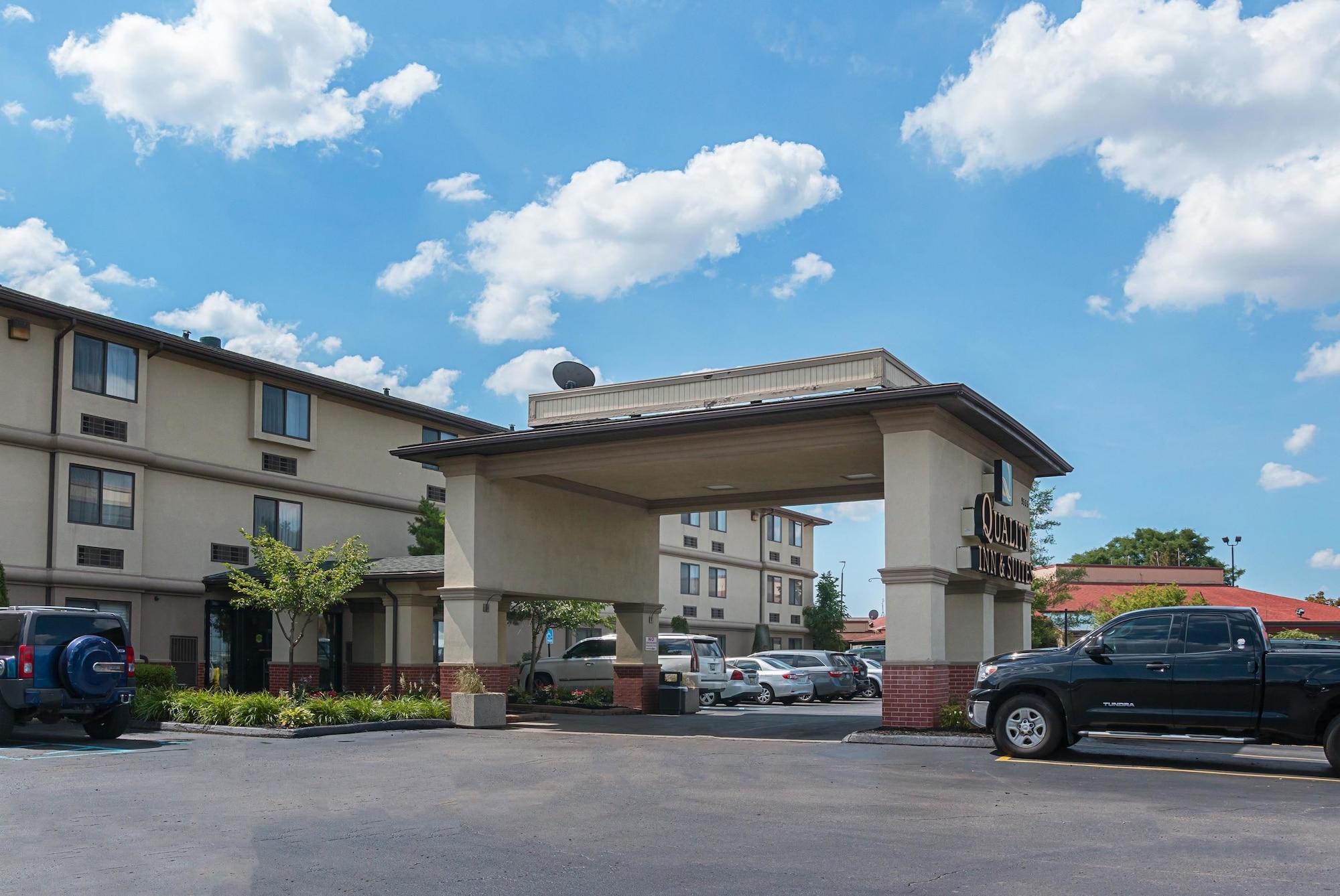 Vista Exterior Quality Inn & Suites Detroit Metro Airport