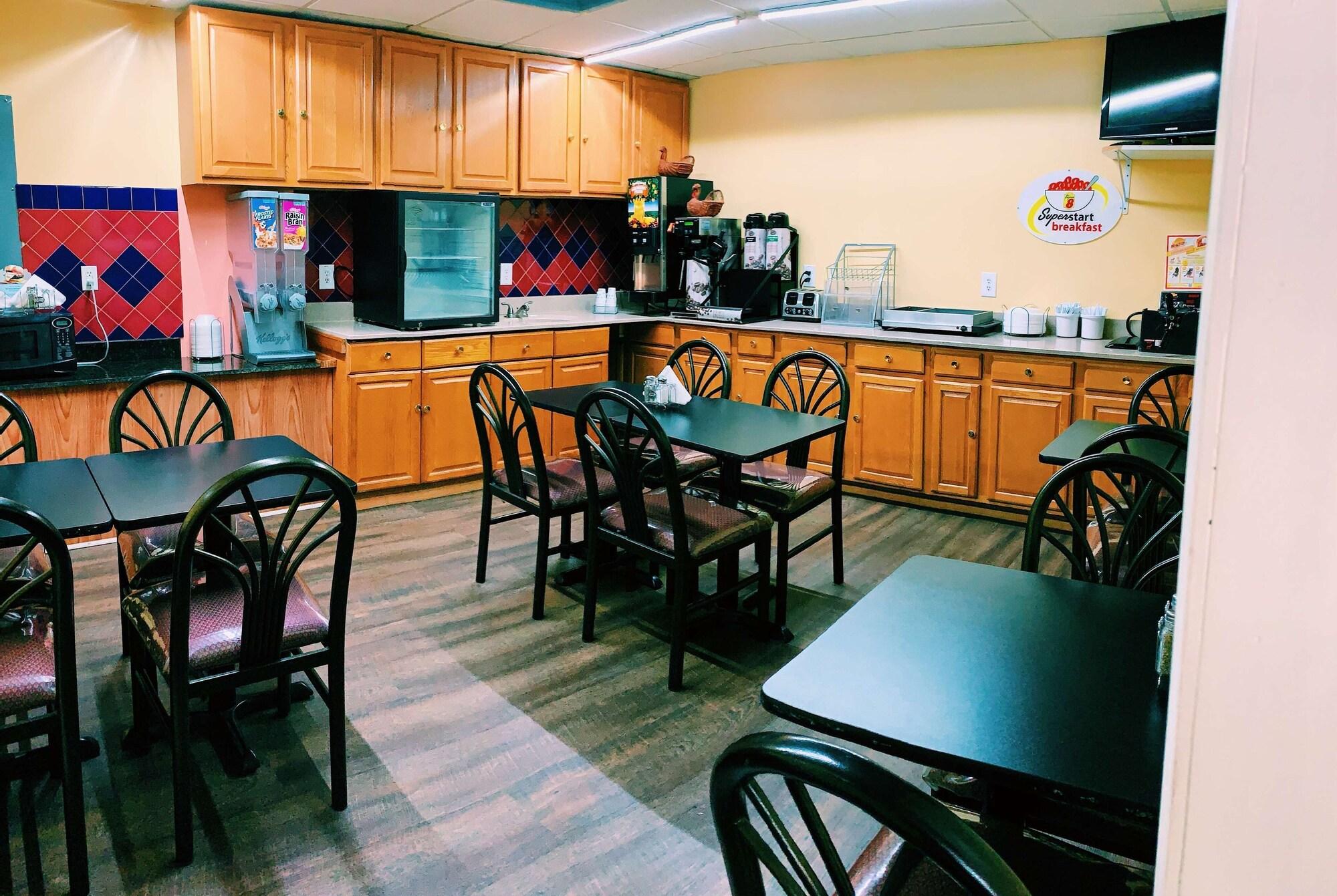 Restaurant Super 8 by Wyndham Marion NC