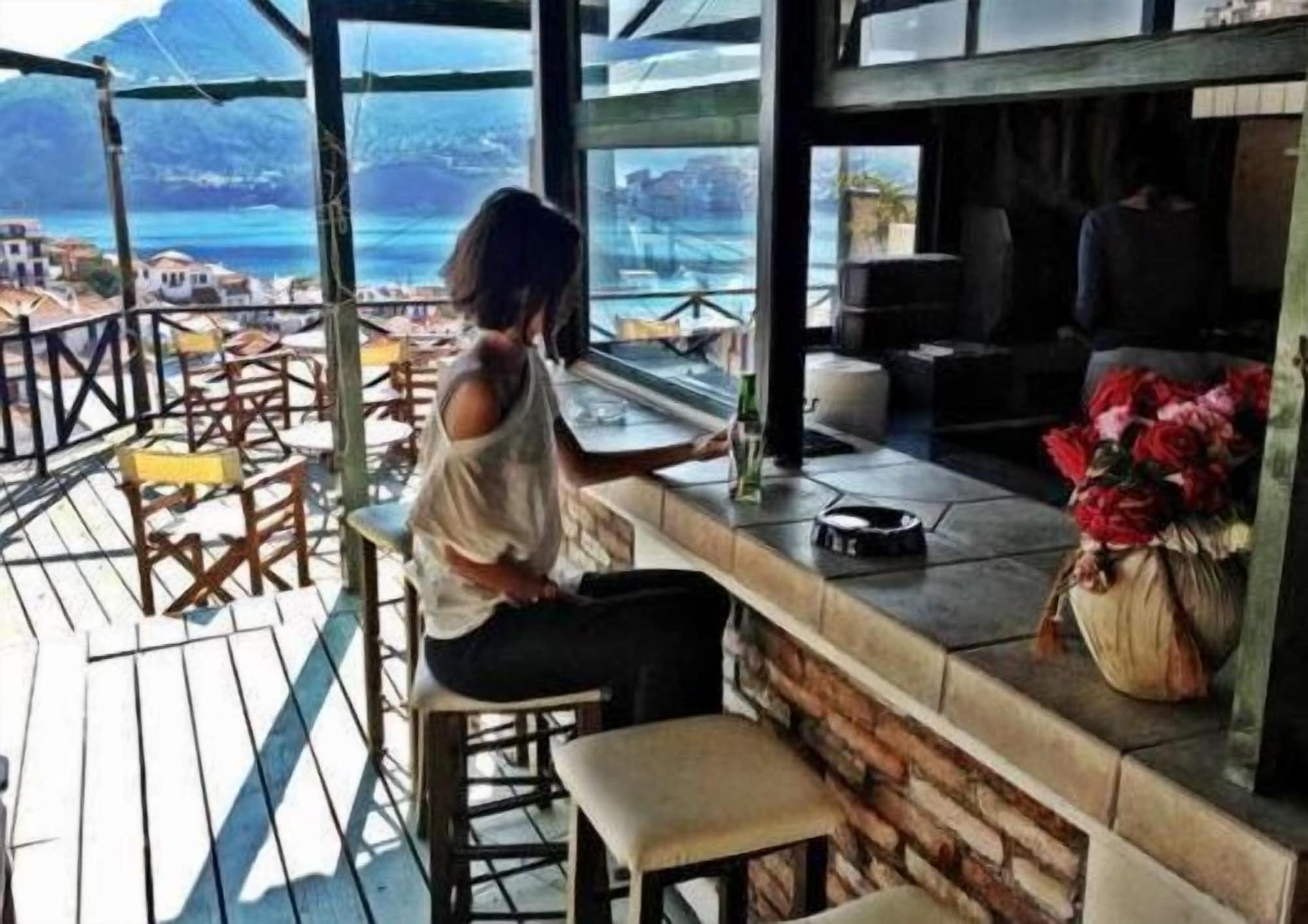Bar/Salón Aperanto Galazio