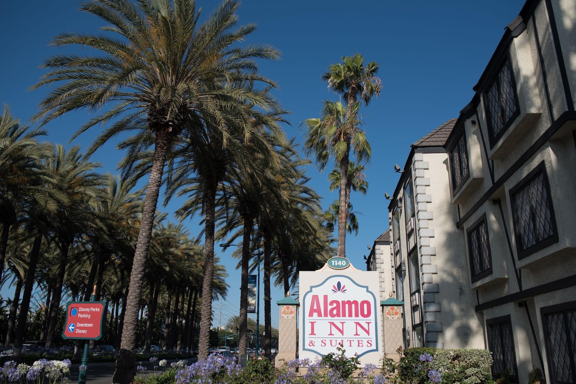 Varios Alamo Inn & Suites