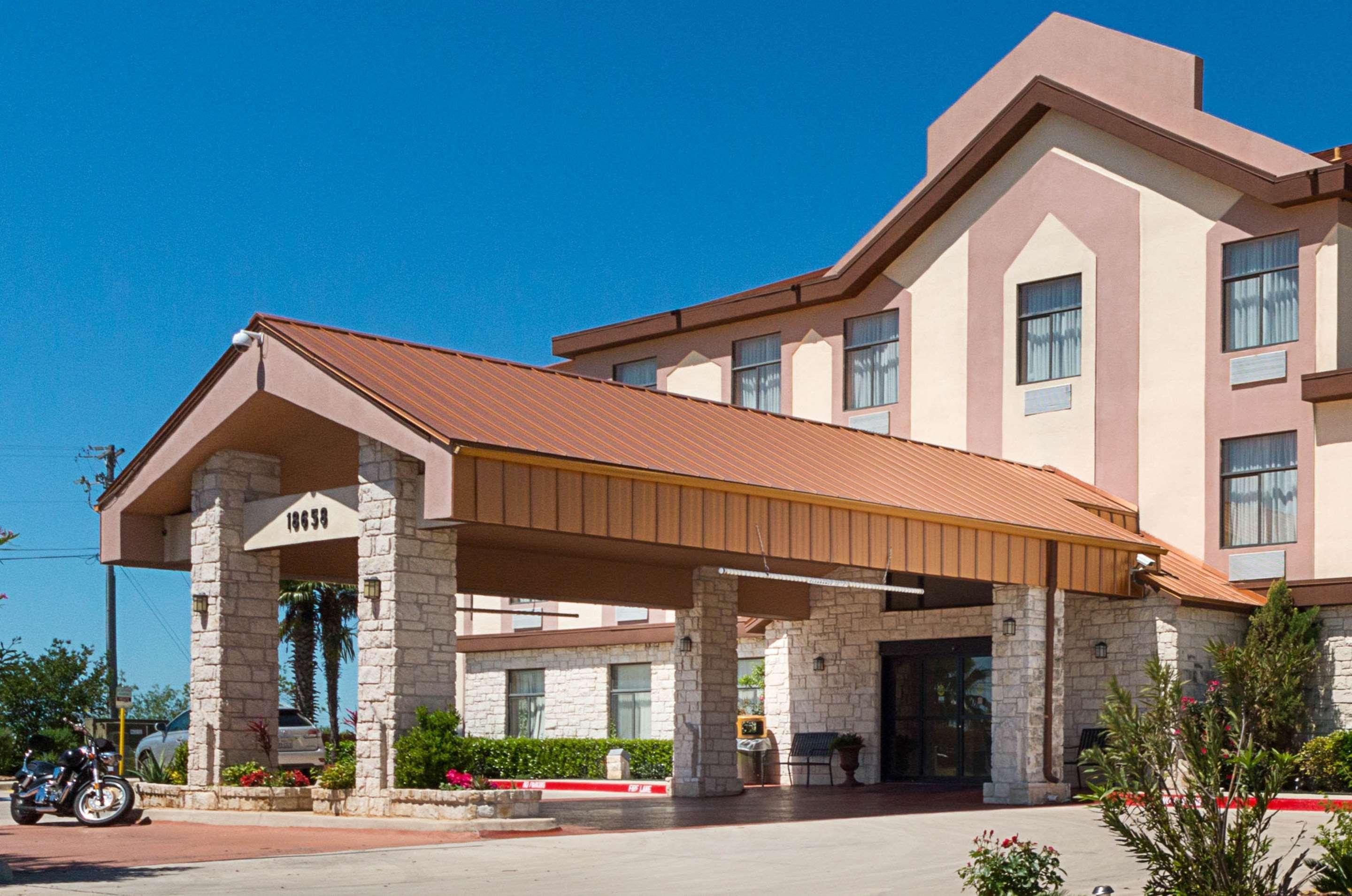 Vista Exterior Quality Inn & Suites