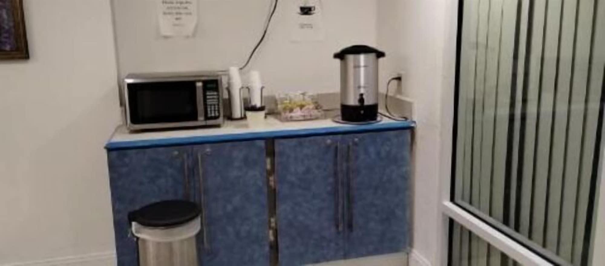 Bar/Salón Budget Inn Cocoa