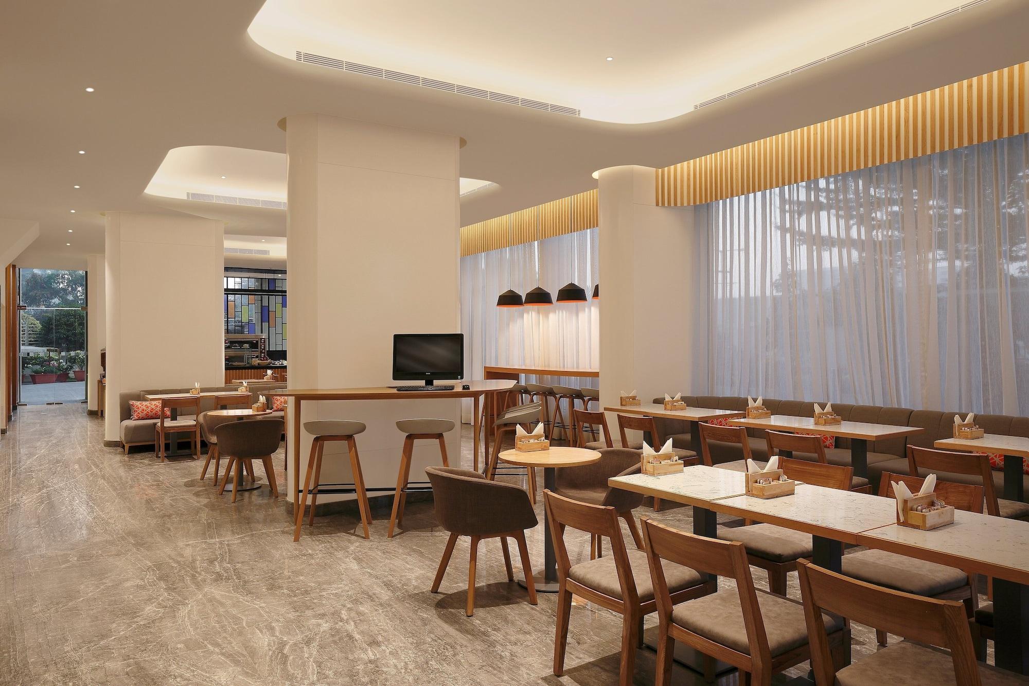 Restaurant Holiday Inn Express Hyderabad Hitec City by IHG