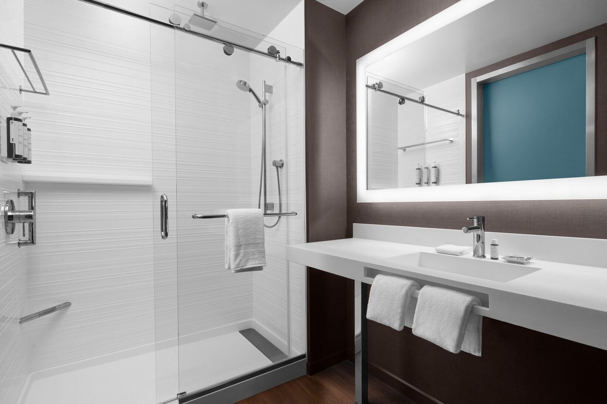 Equipamiento de Habitación AC Hotel Vancouver Waterfront
