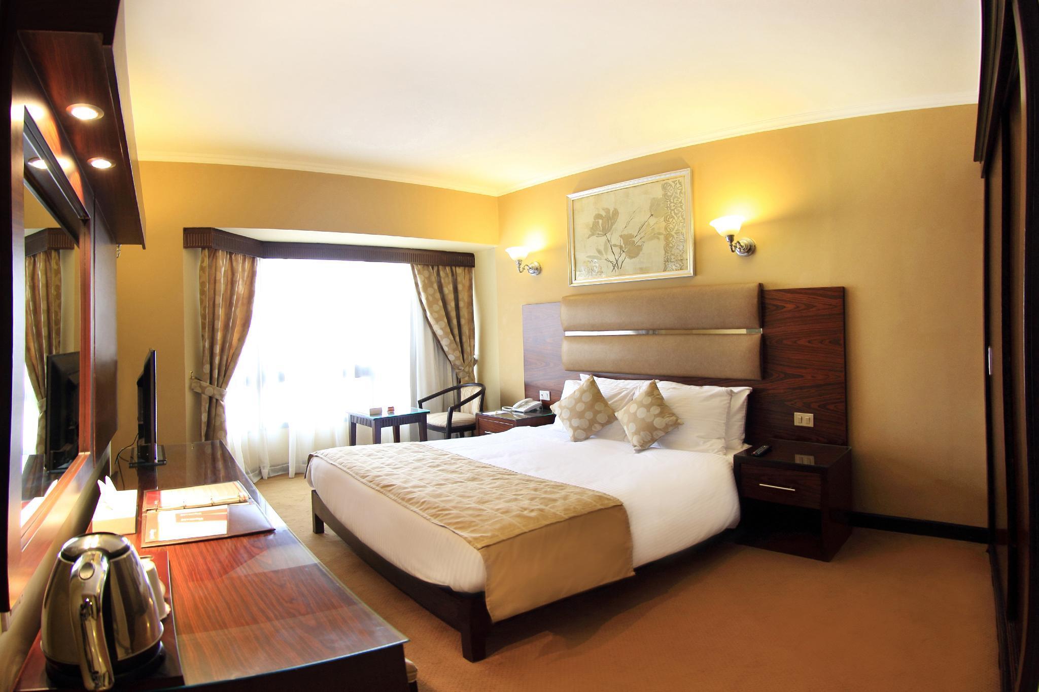 Vista Exterior Pyramisa Suites Hotel Cairo