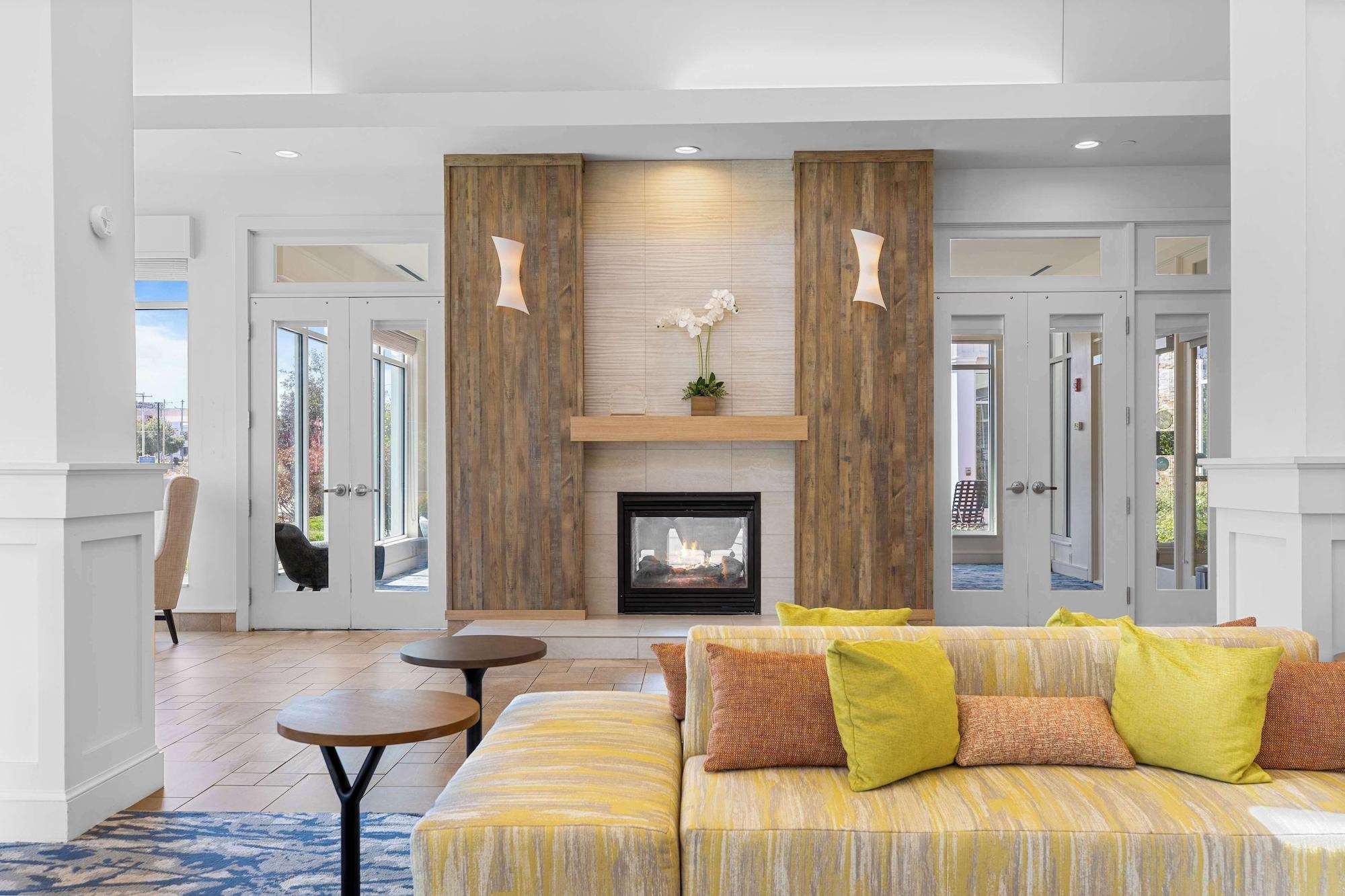 Vista Lobby Hilton Garden Inn Auburn