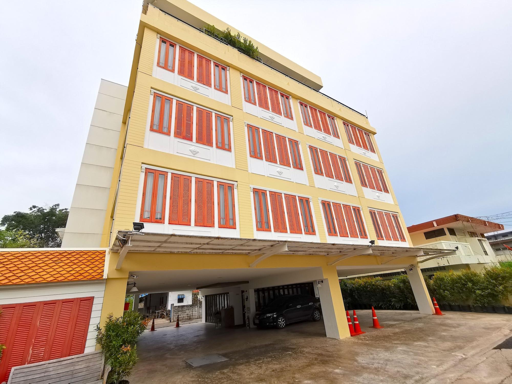 Varios Lertnimit Boutique Hotel