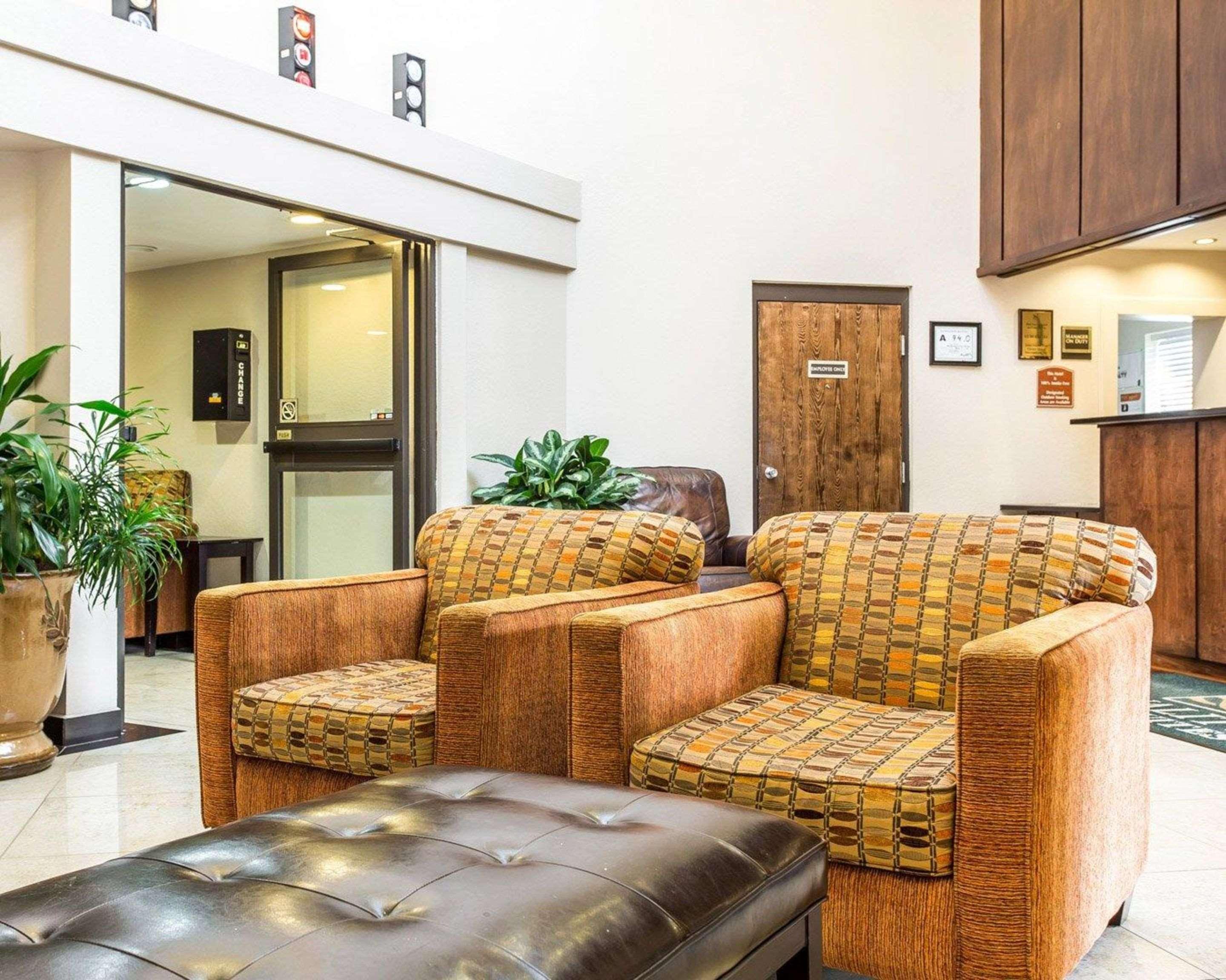 Vista Lobby Quality Inn & Suites Coliseum