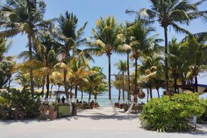 Alojamiento - Noah Beach Hotel & Suites