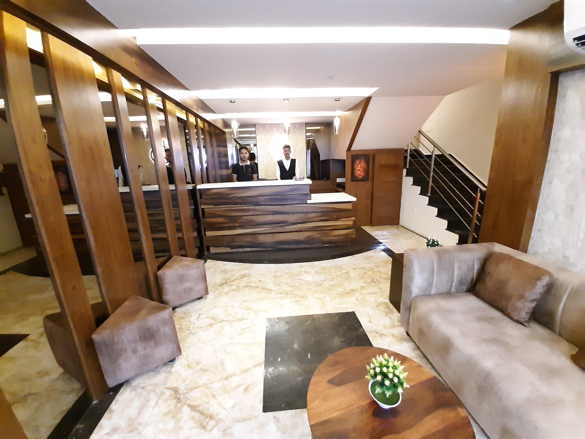 Vista Lobby Liza Regency