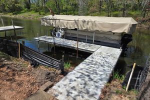 Alquiler Vacacional - Lake Puckaway Retreat 4BR Getaway with Hot Tub & Optional Boat Rental