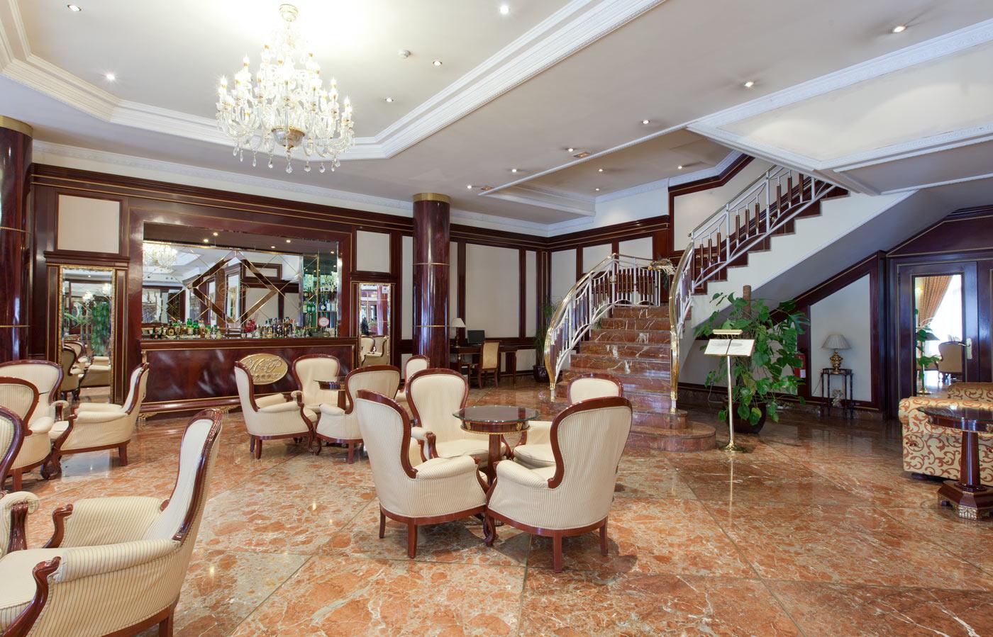 Vista Lobby Alameda Palace