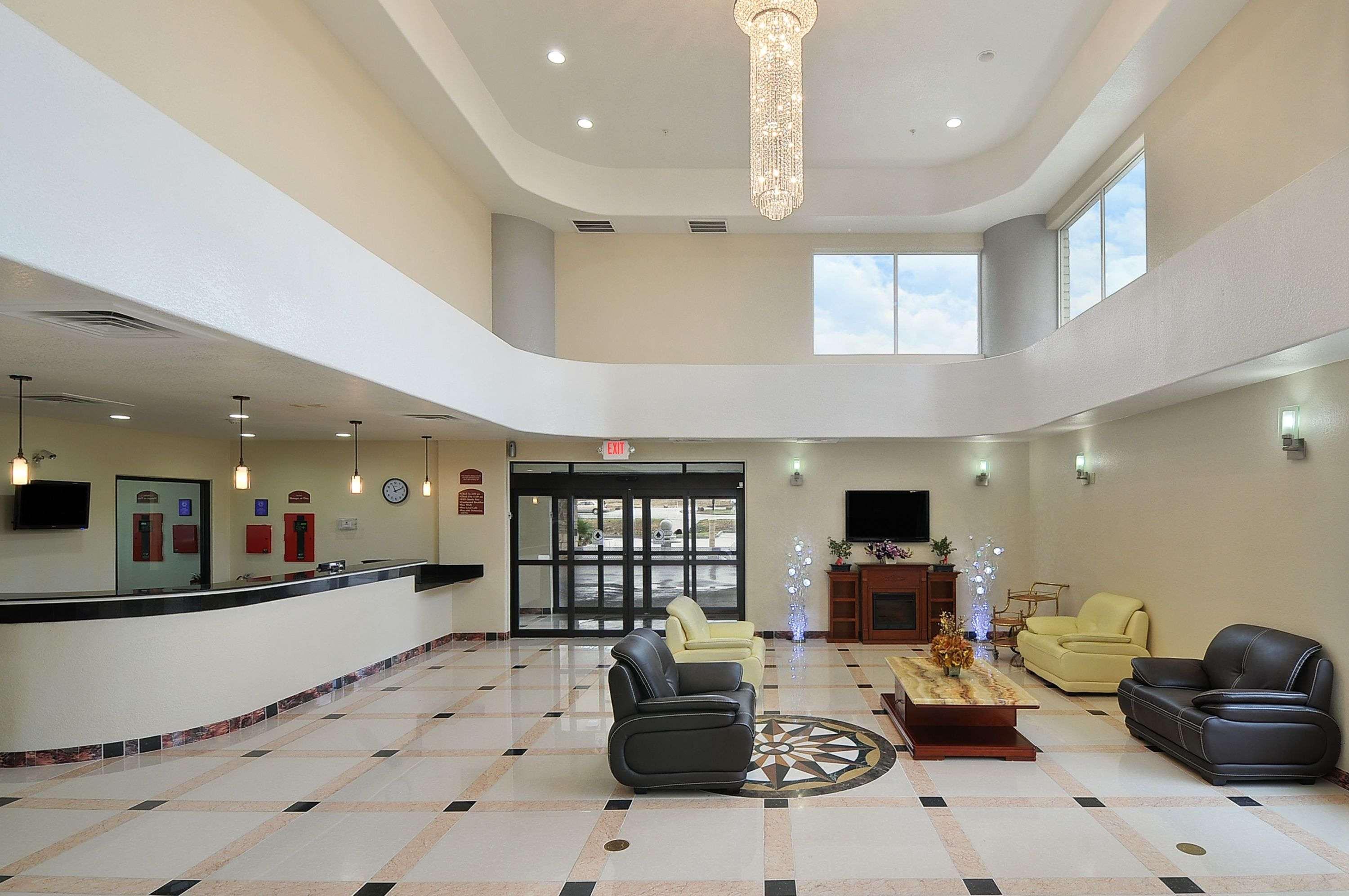 Vista Lobby Ramada by Wyndham South Waco