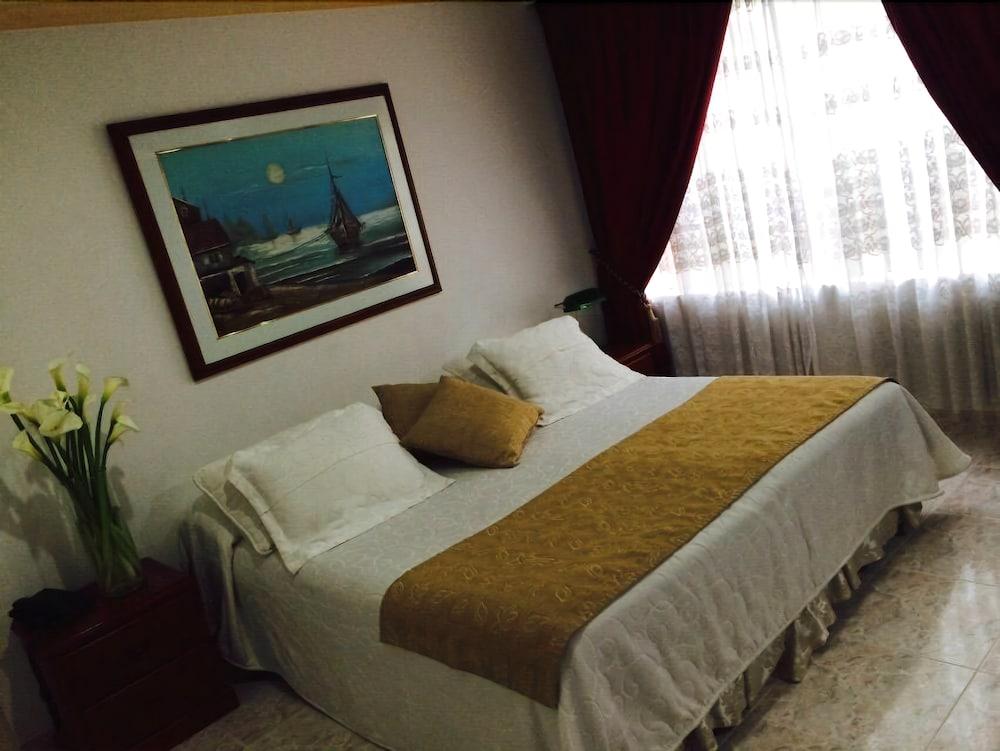 Guest room Hotel Bolivar Plaza