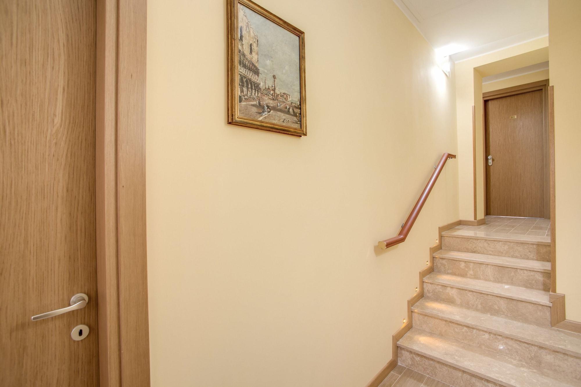 Vista Lobby Top Floor Navona
