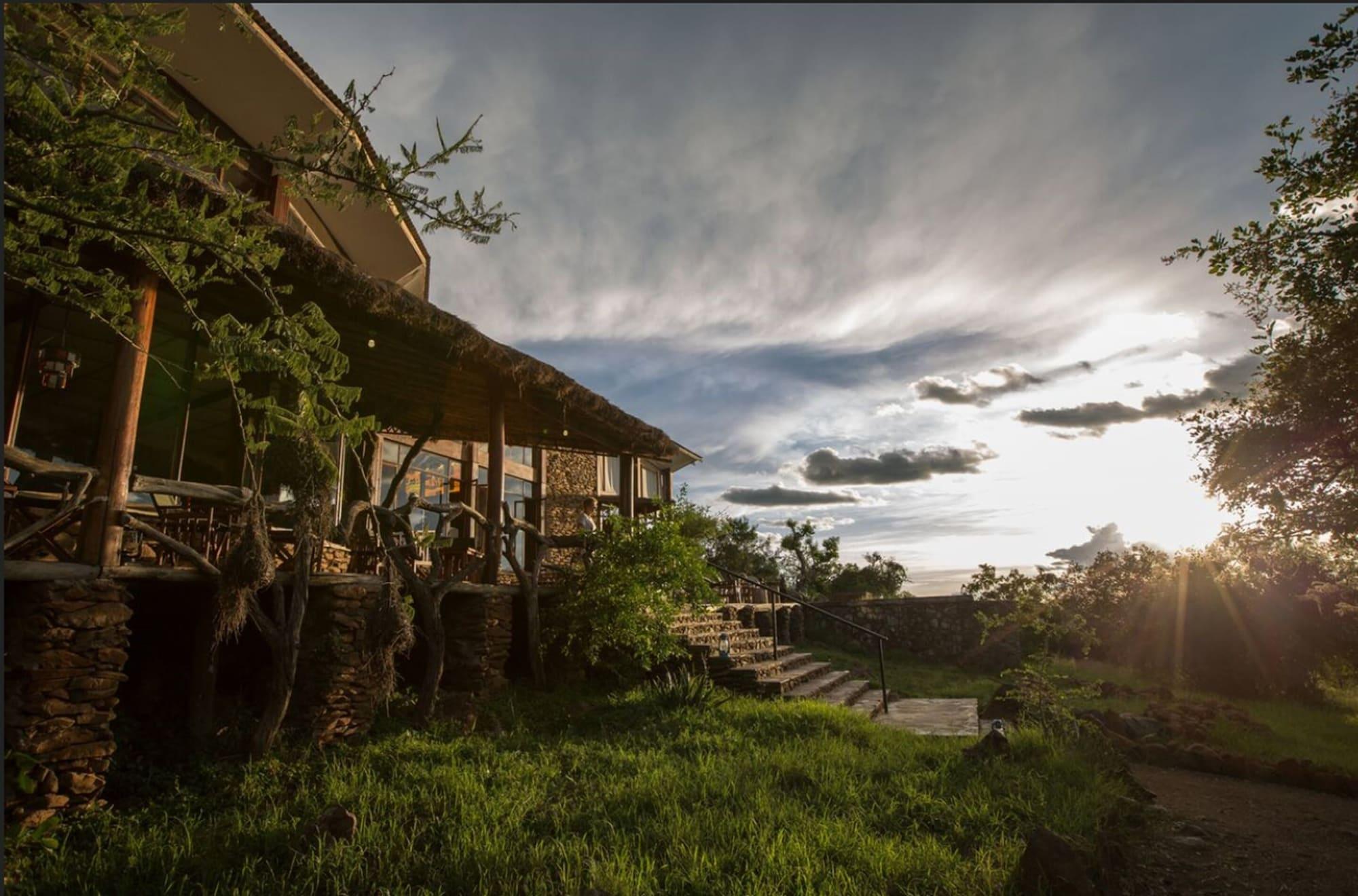Vista Exterior Serengeti Simba Lodge