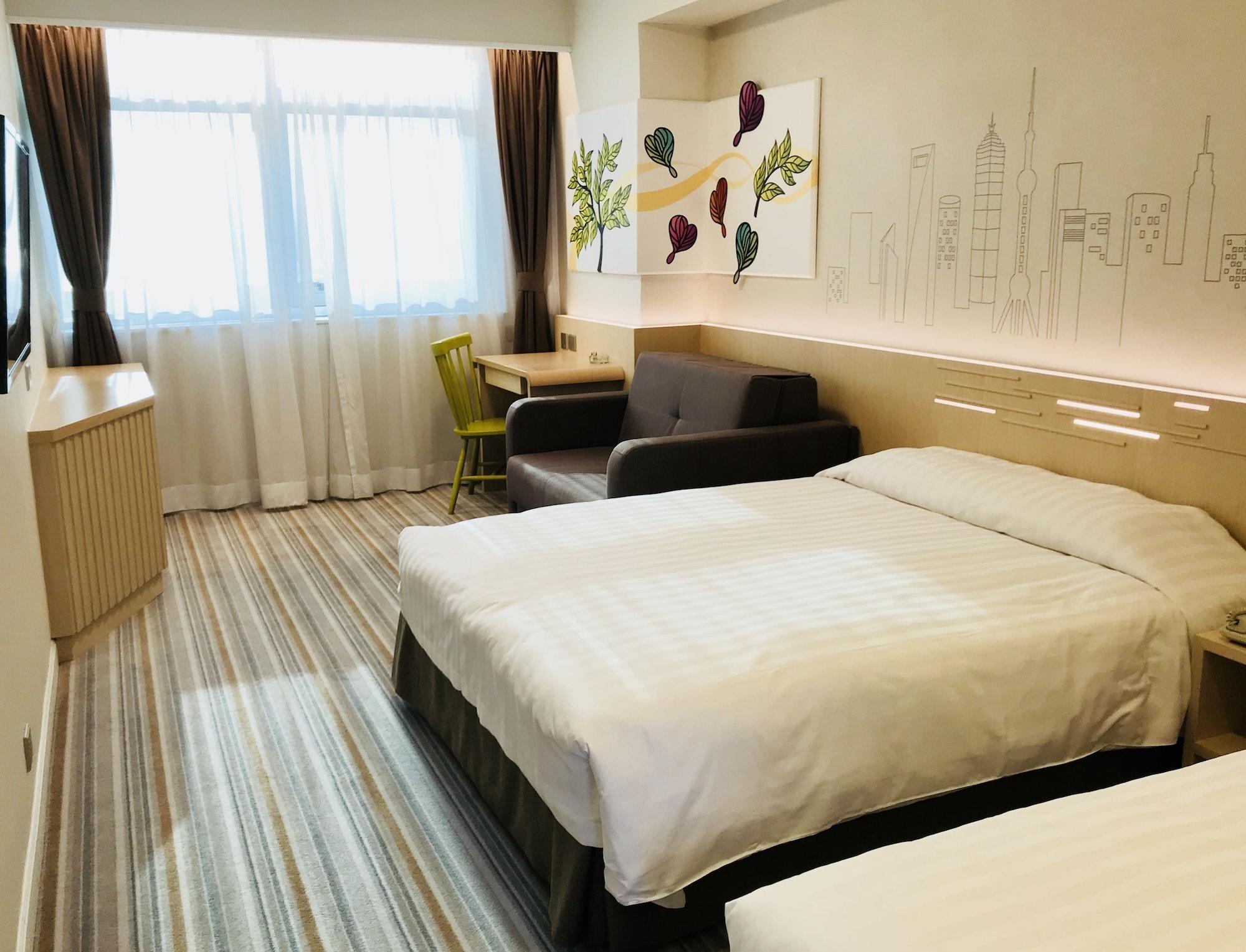 Varios West Hotel