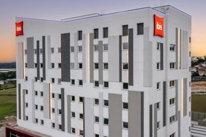 Alojamiento - Ibis Aruja