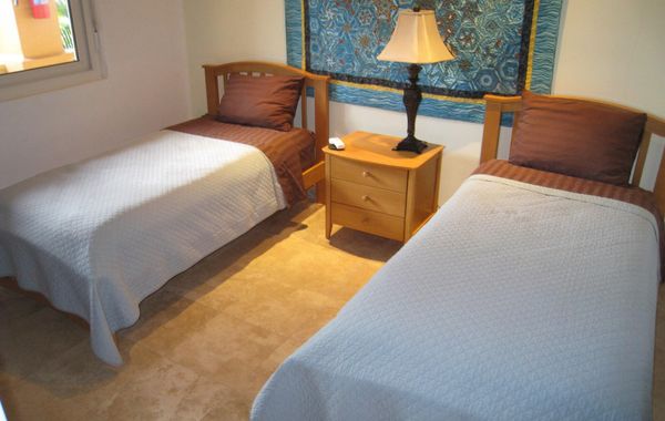 2 BR condo nestled between Pacific Ocean beach and golf course - Hoteles con jacuzzi en Mazatlán, Sinaloa