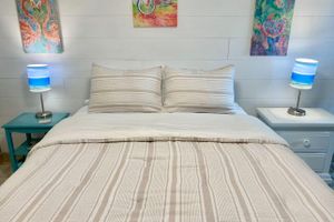 Alquiler Vacacional - Endless Summer ‍♂️ Oceanfront ground floor Patio Poolside includes all beach gear!