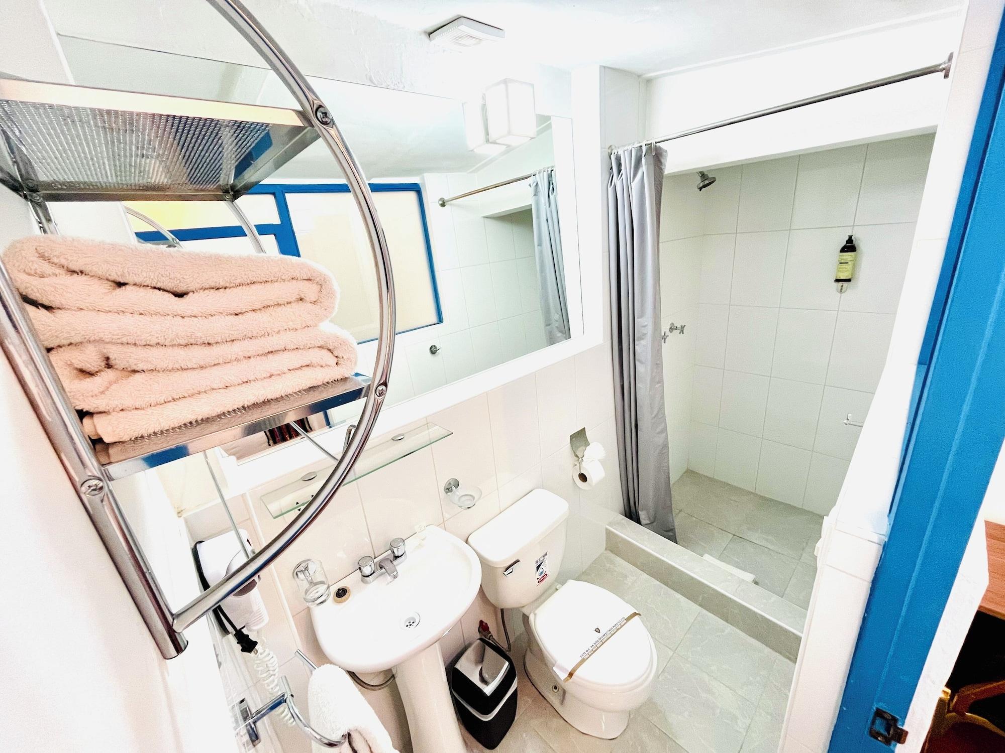 Equipamiento de Habitación Rojas Plaza Boutique