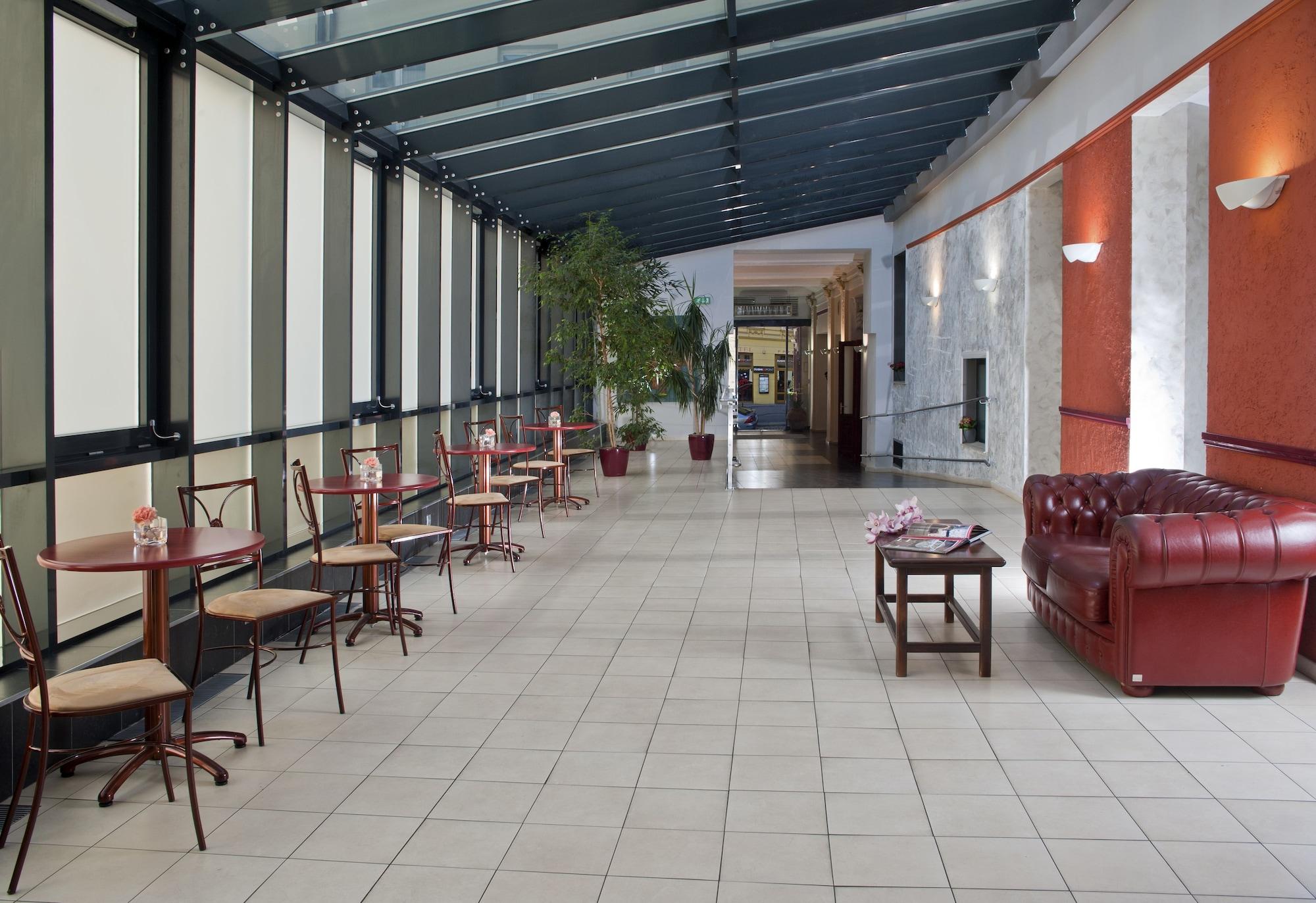 Vista Lobby Hotel Caesar Prague