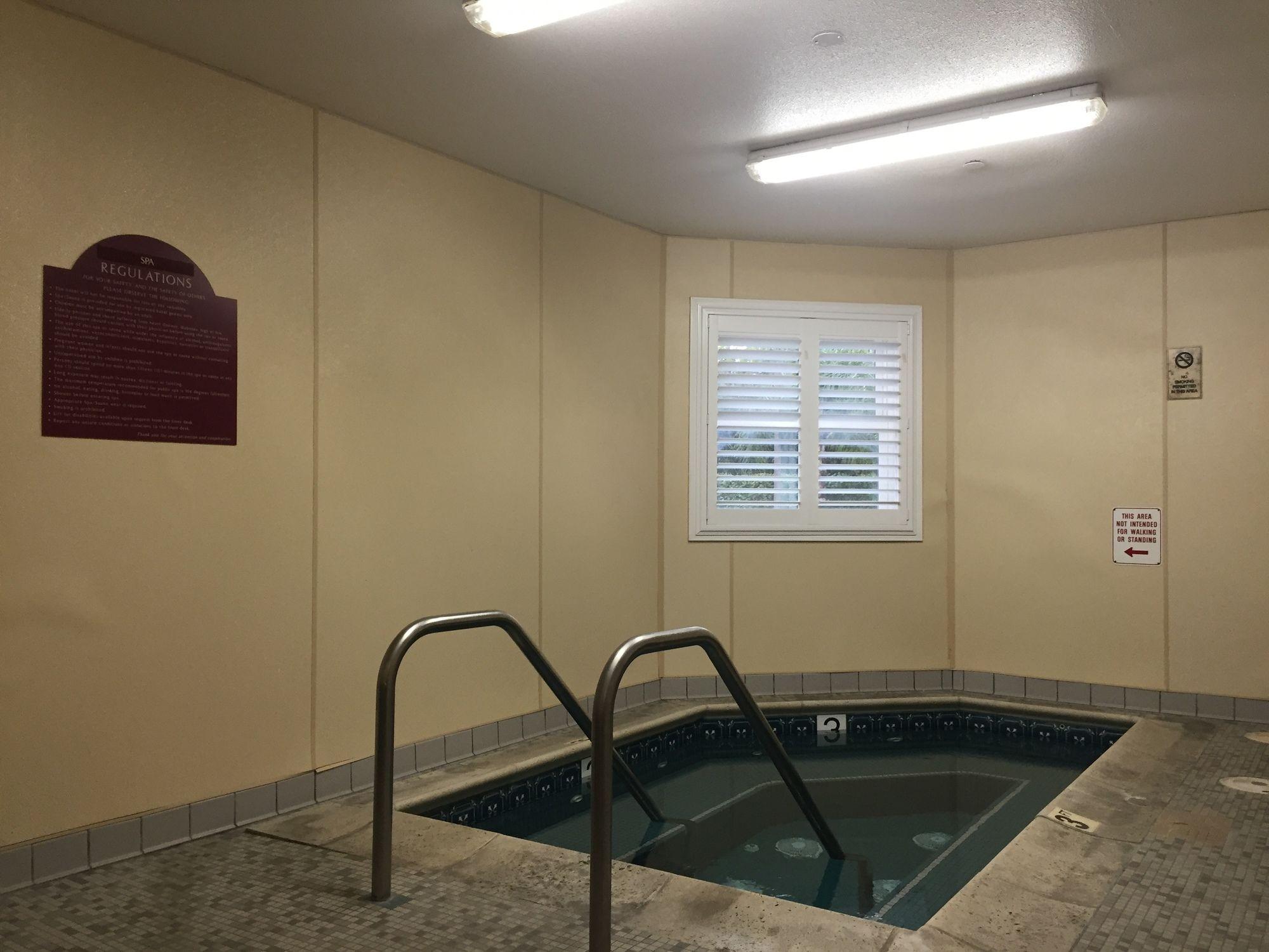 Vista Piscina Travelodge by Wyndham Healdsburg Sonoma Wine Ctry