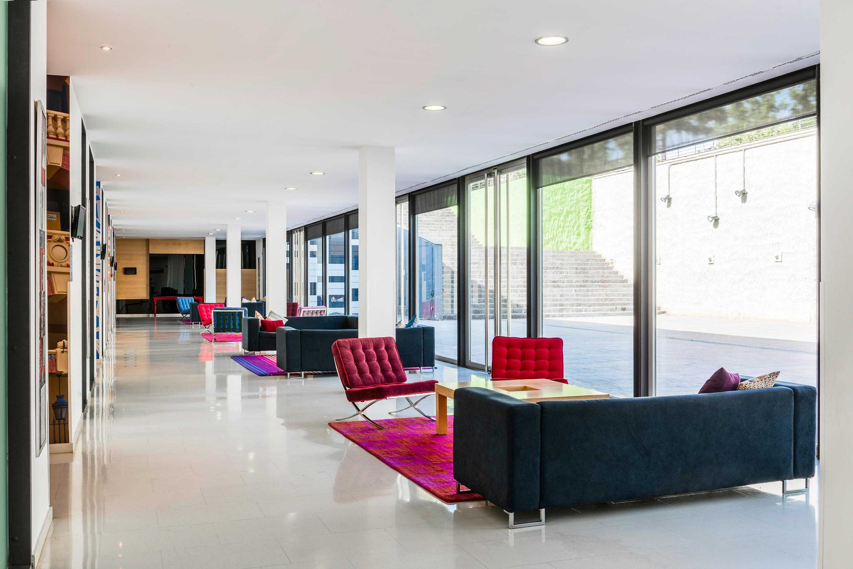 Vista Lobby Zentral Ave