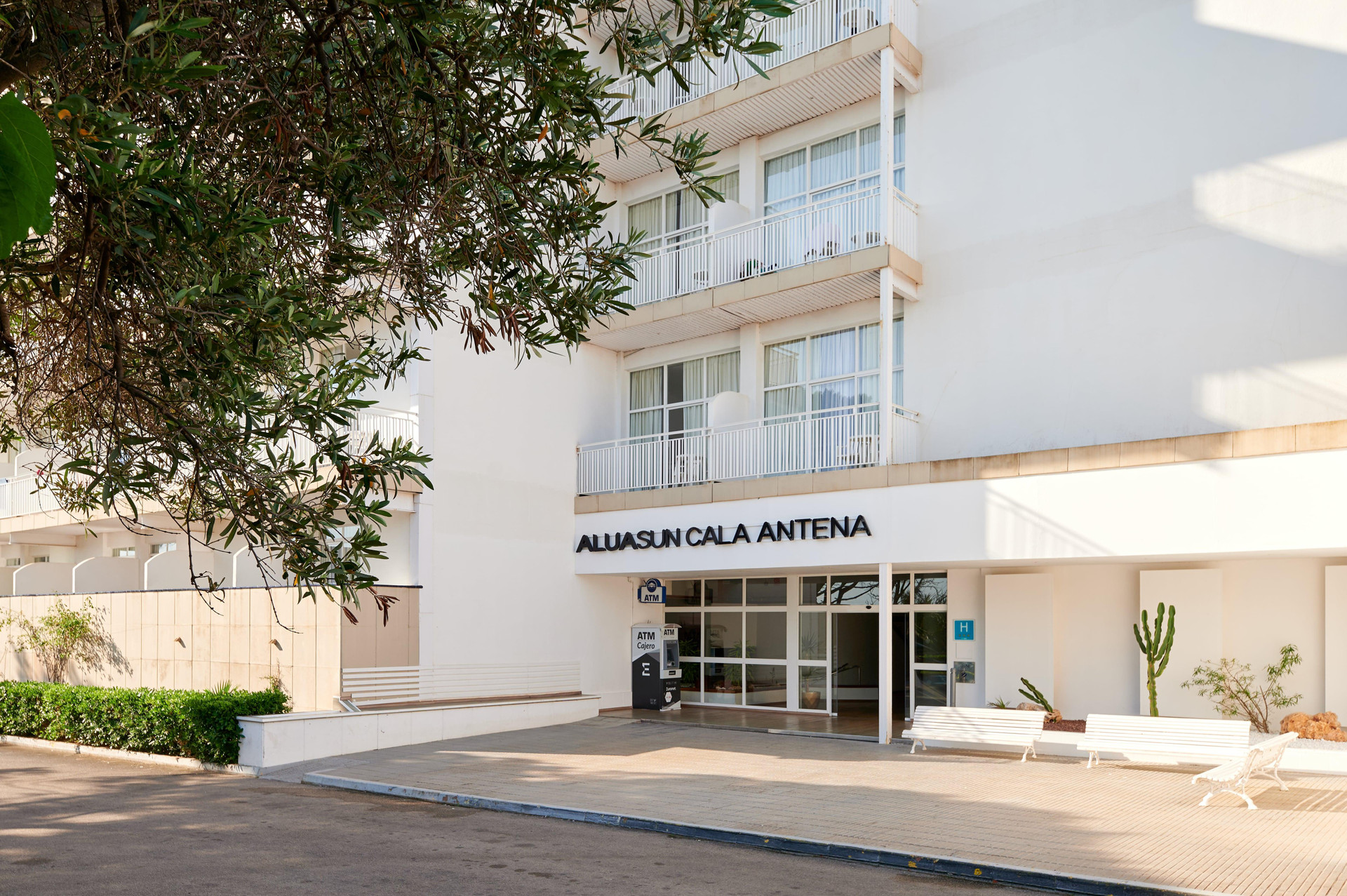 Vista Exterior AluaSun Cala Antena – All Inclusive