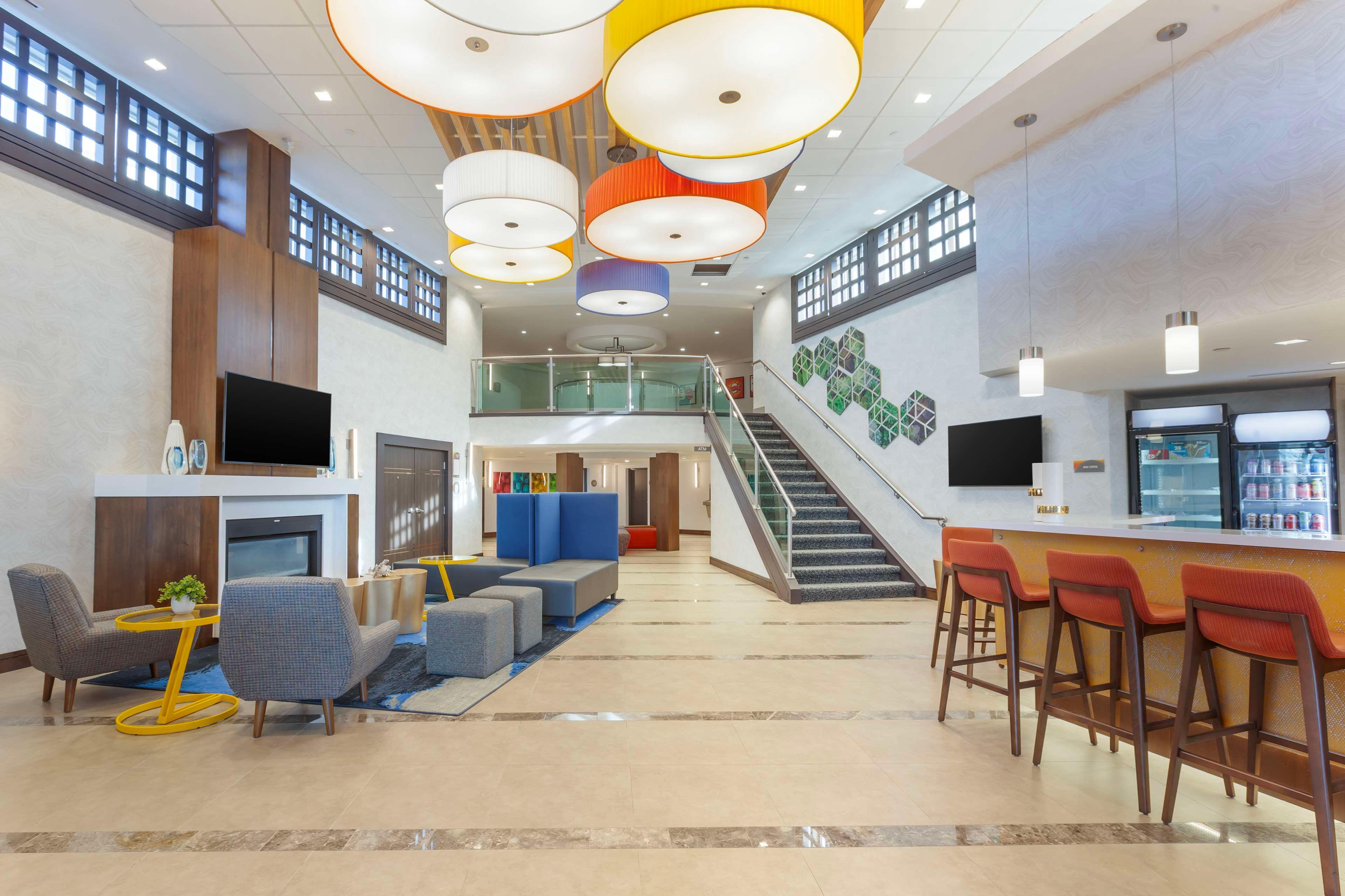 Vista Lobby GLō Best Western Mississauga Corporate Centre