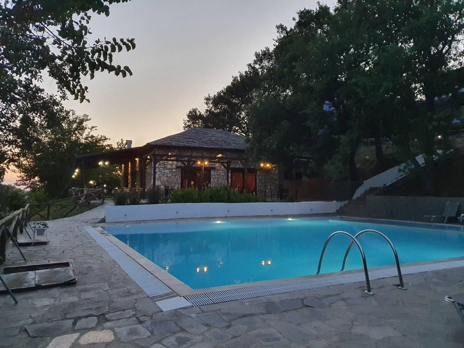 Vista Exterior Hotel pool bar Tsigoura
