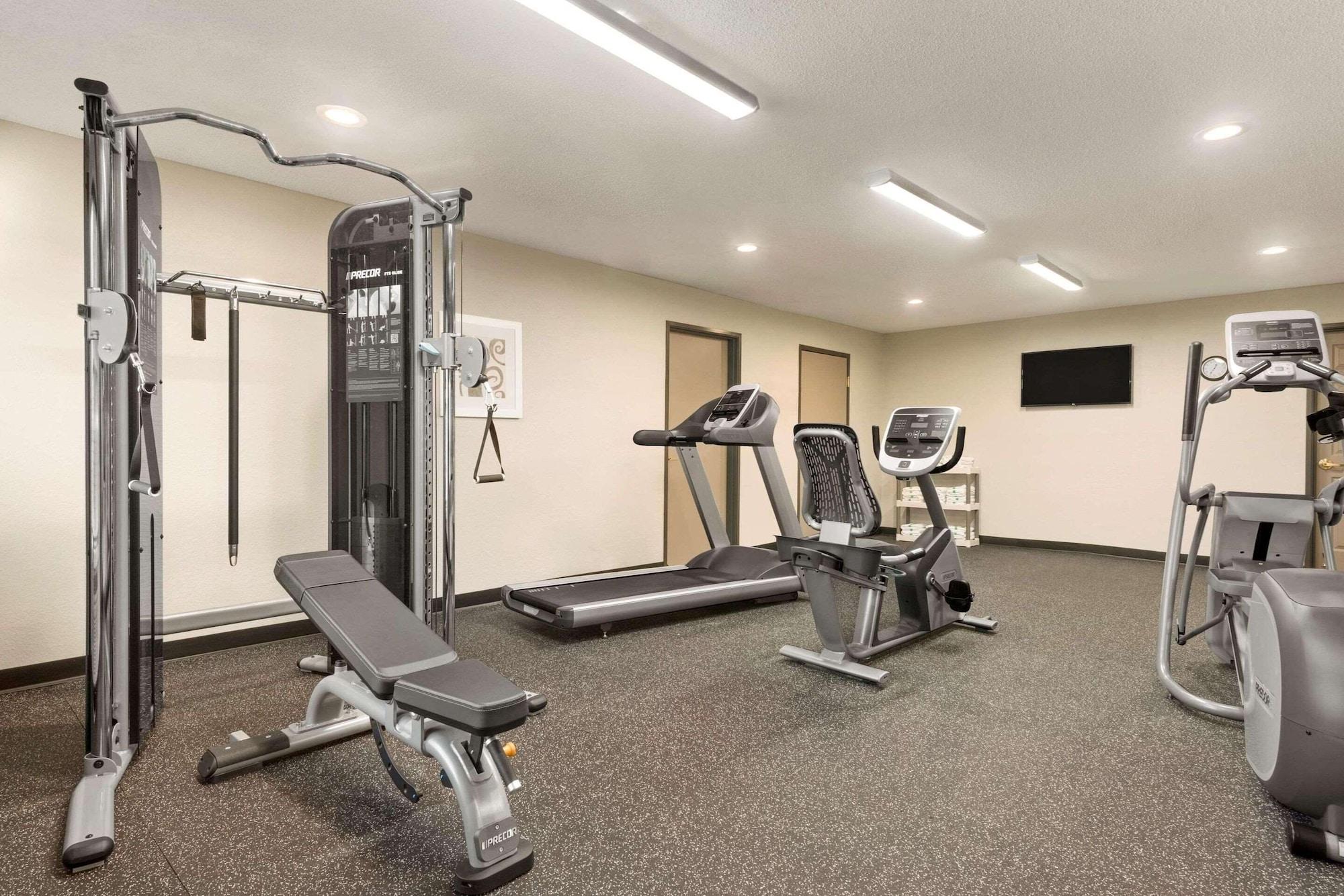 Gimnasio Country Inn & Suites by Radisson, Platteville, WI