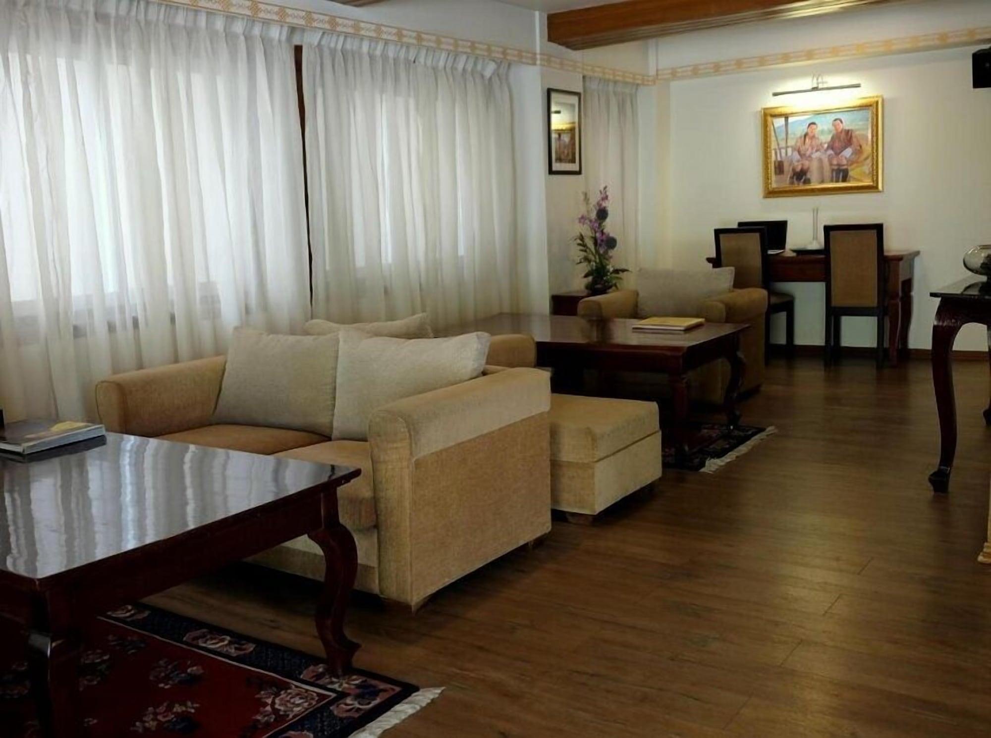 Vista Lobby Gyelsa Boutique
