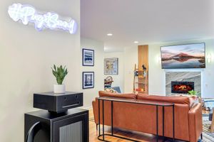 Alquiler Vacacional - Tremendous 4-bedroom Forest Retreat with Firepit, BBQ