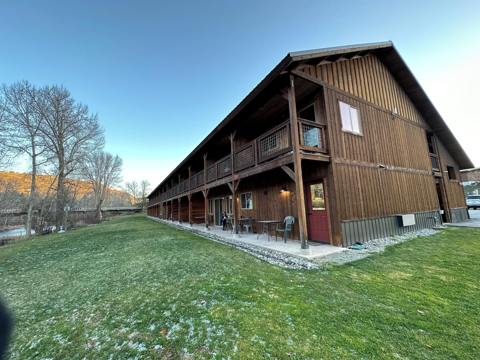 Vista Exterior Methow River Lodge & Cabins