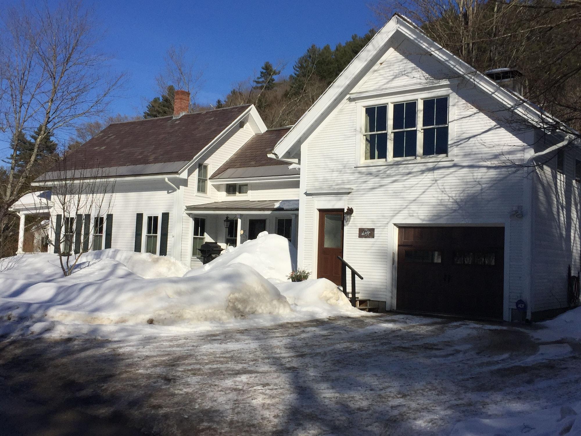 Varios Hobble Inn