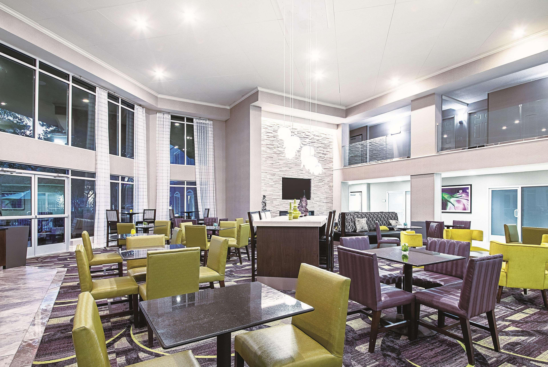 Vista Lobby La Quinta Inn & Suites Austin Airport