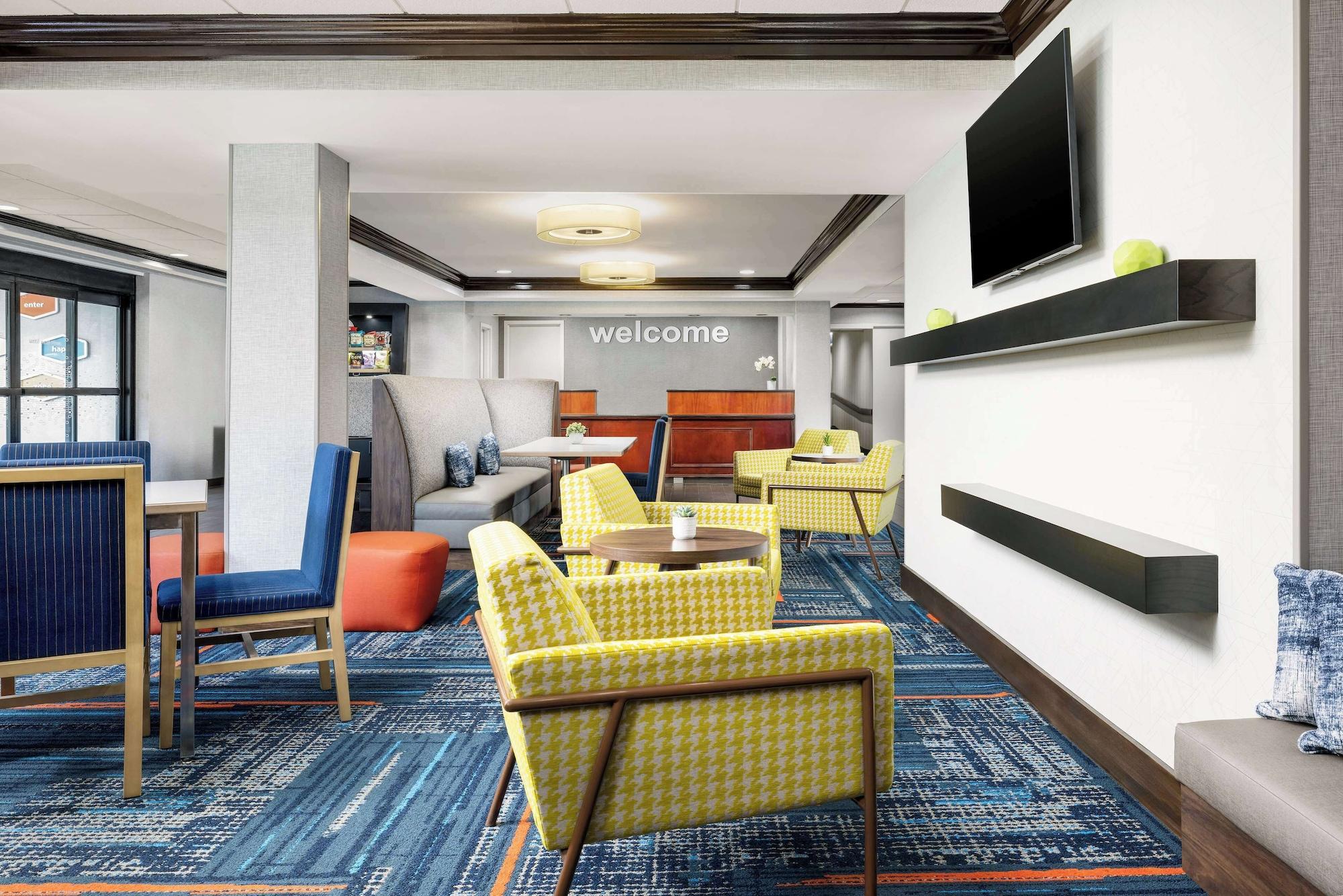 Vista Lobby Hampton Inn Long Island/Islandia