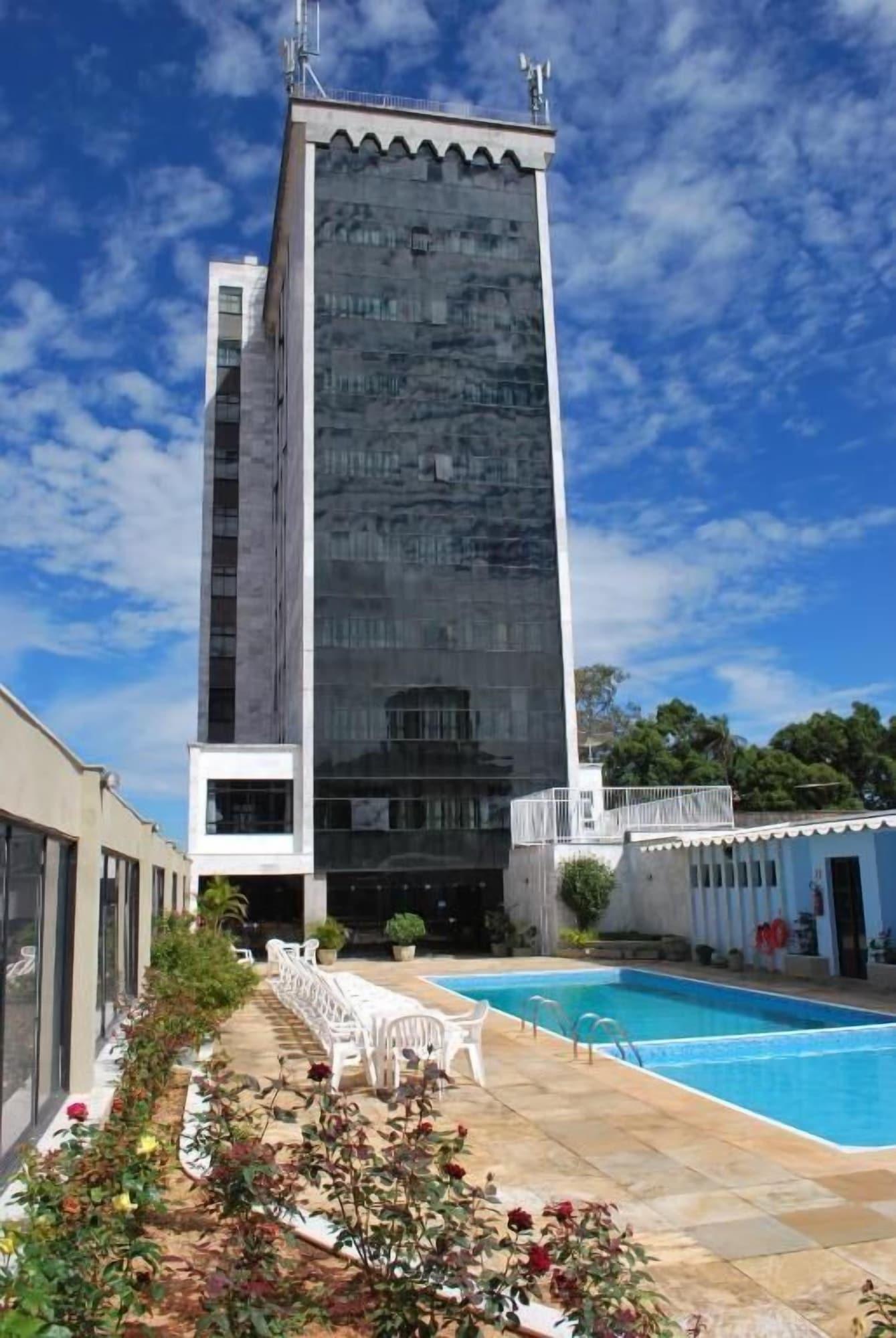 Vista Piscina Lucape Palace Hotel